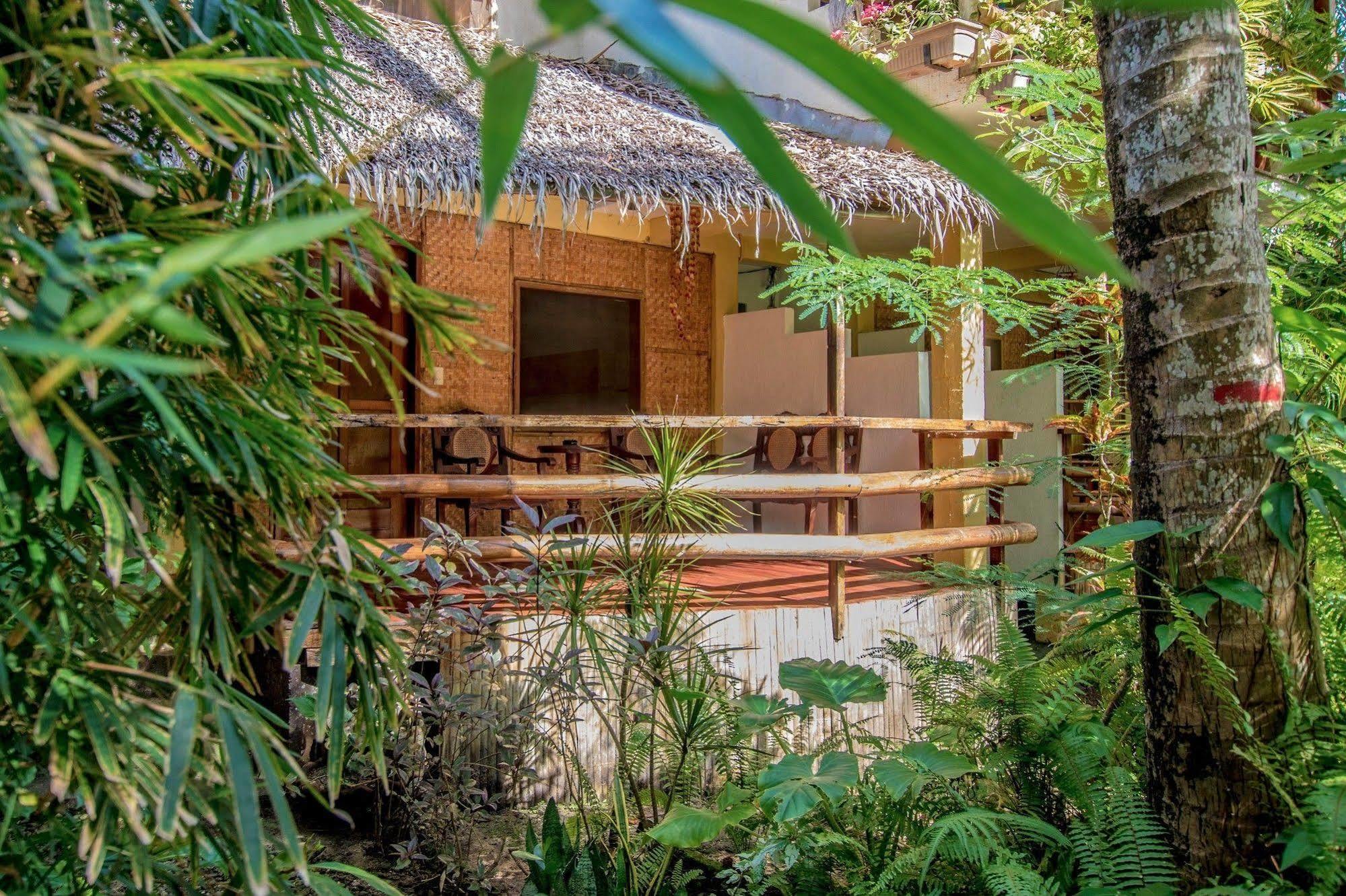 Bamboo Bungalows Resthouse Balabag  Bagian luar foto