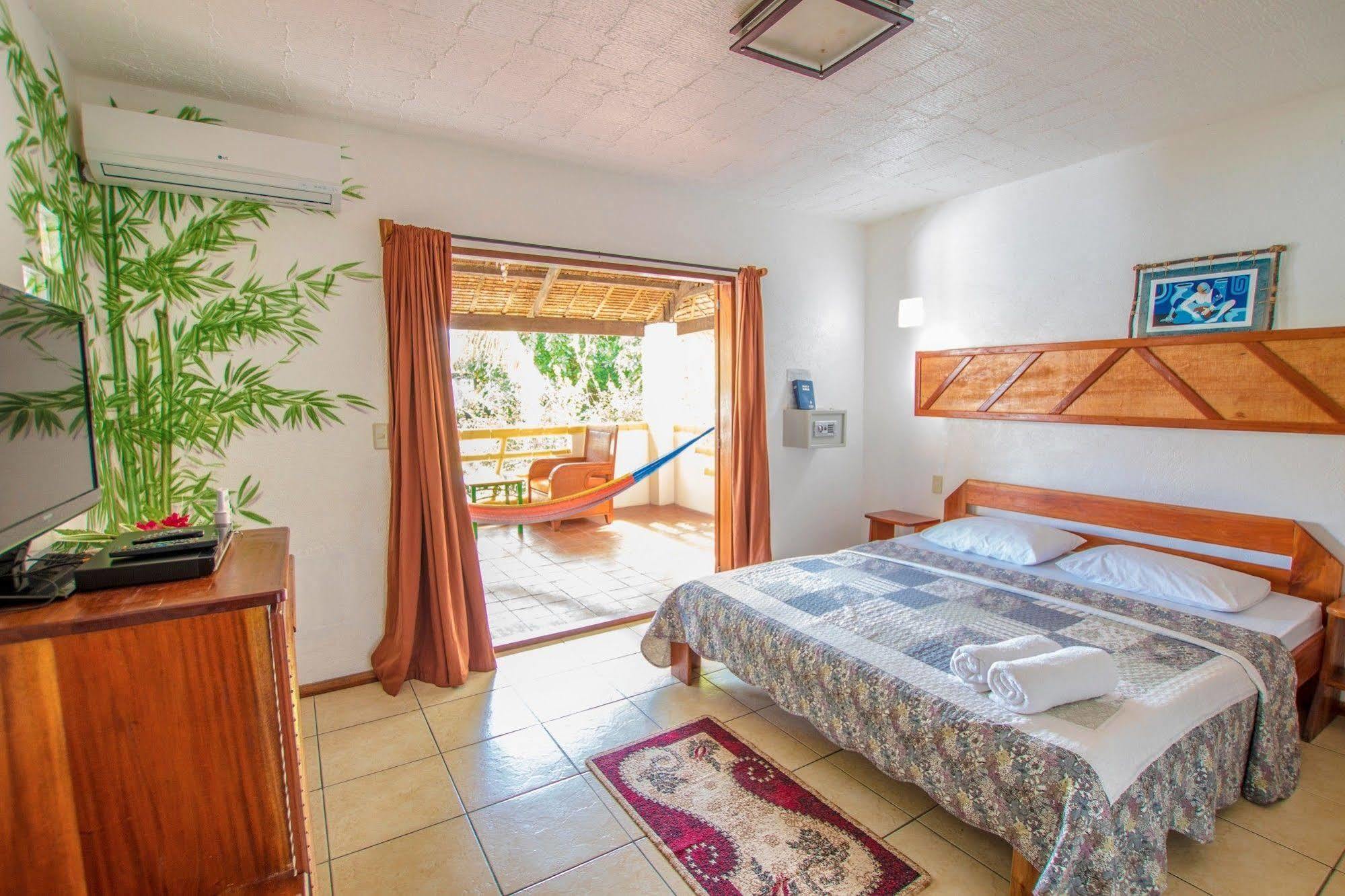 Bamboo Bungalows Resthouse Balabag  Bagian luar foto