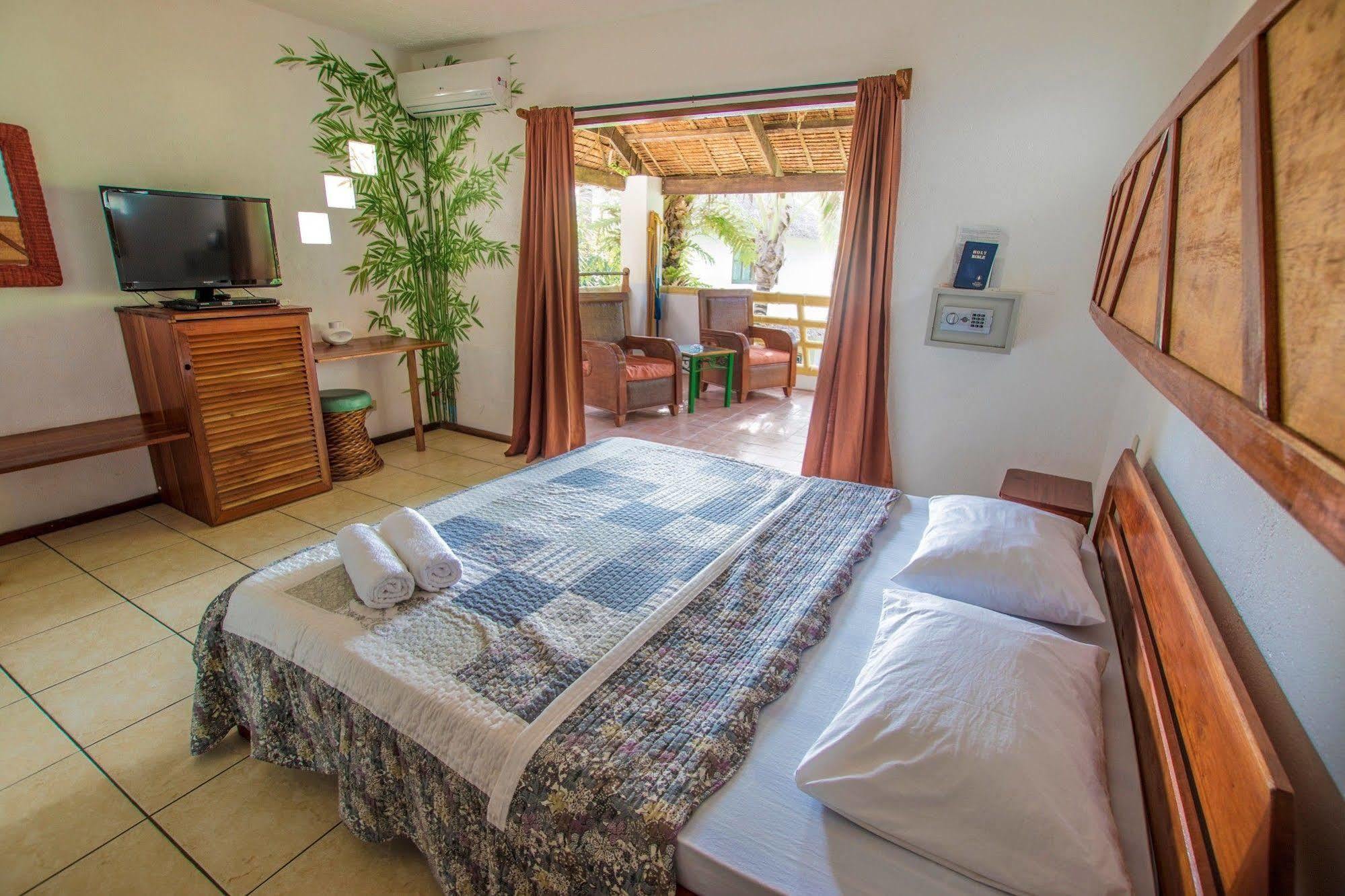 Bamboo Bungalows Resthouse Balabag  Bagian luar foto