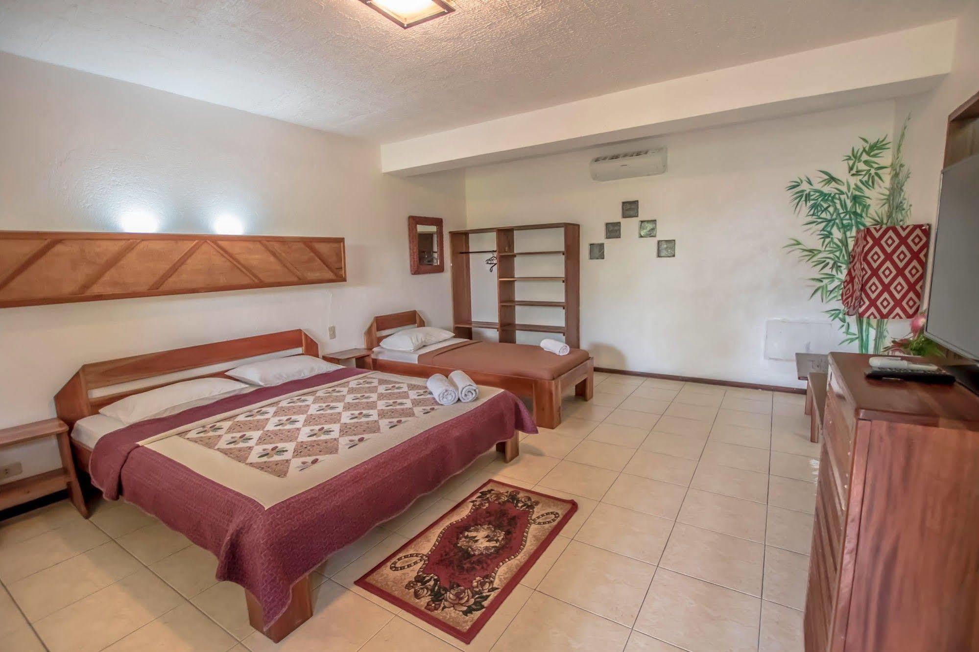 Bamboo Bungalows Resthouse Balabag  Bagian luar foto