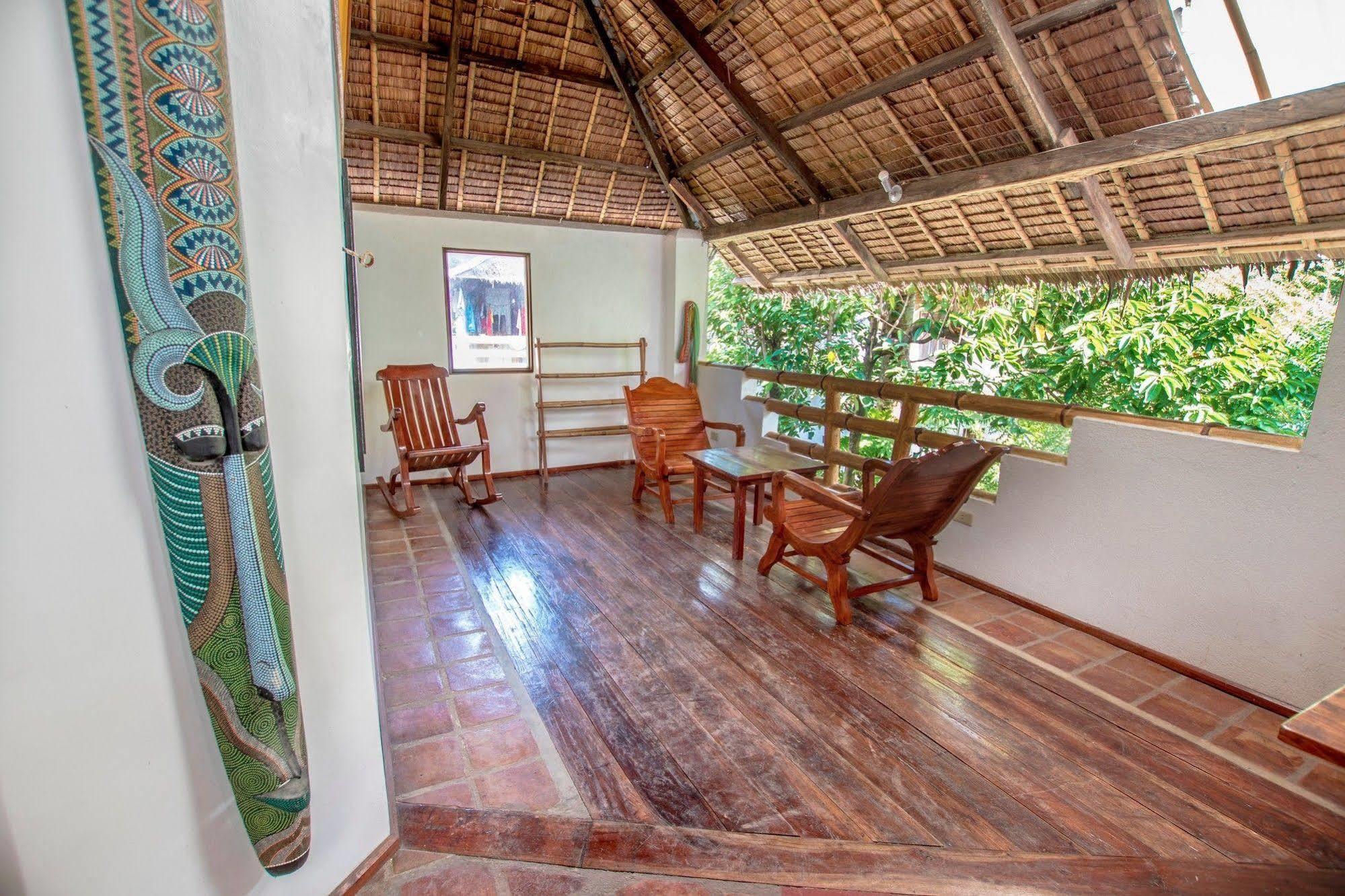 Bamboo Bungalows Resthouse Balabag  Bagian luar foto