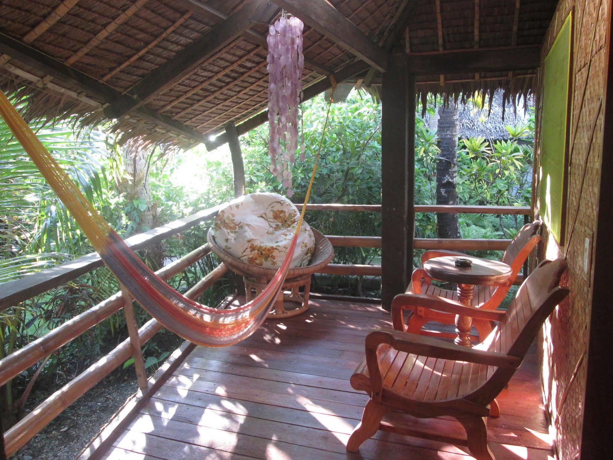 Bamboo Bungalows Resthouse Balabag  Bagian luar foto