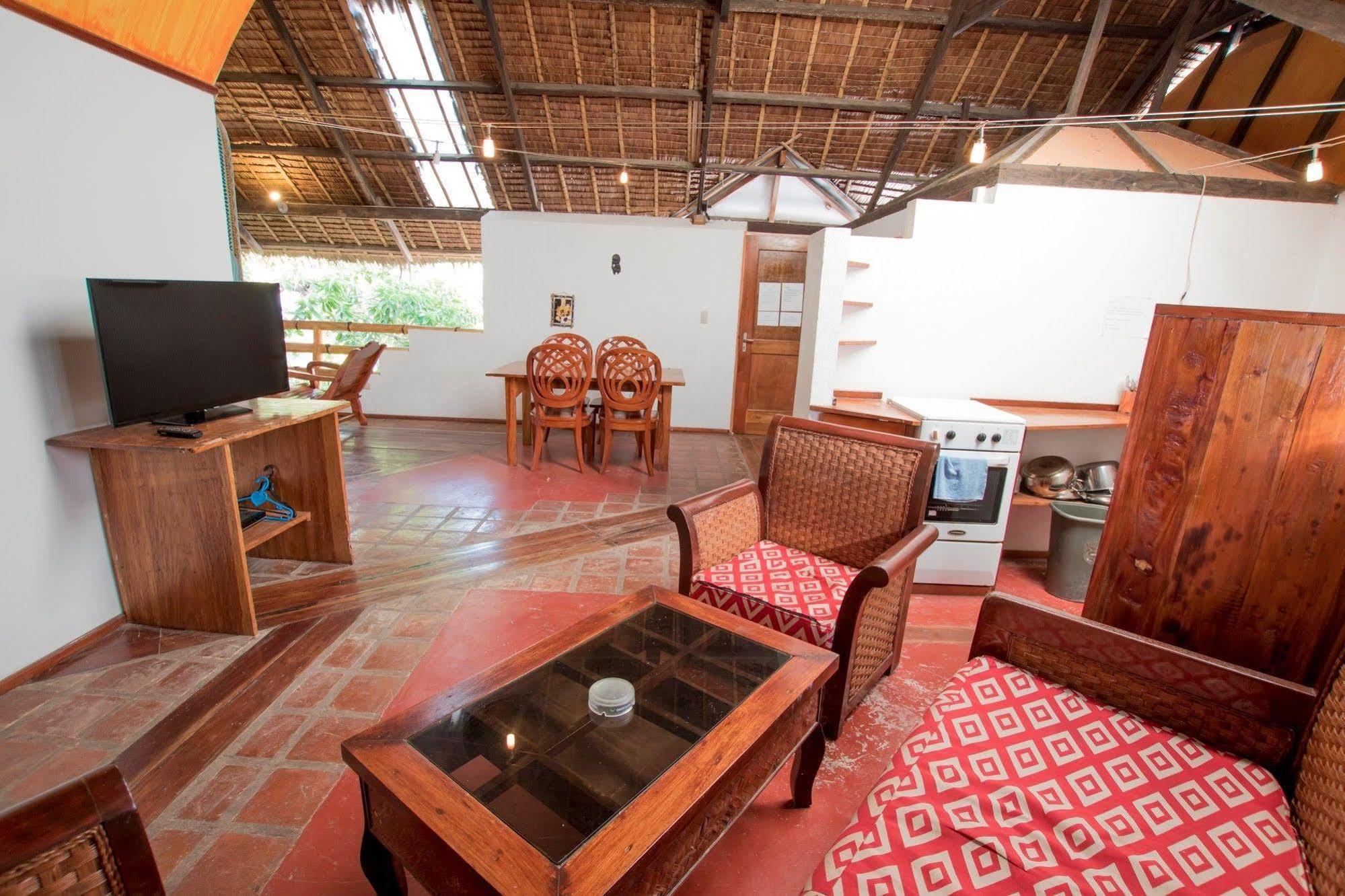 Bamboo Bungalows Resthouse Balabag  Bagian luar foto